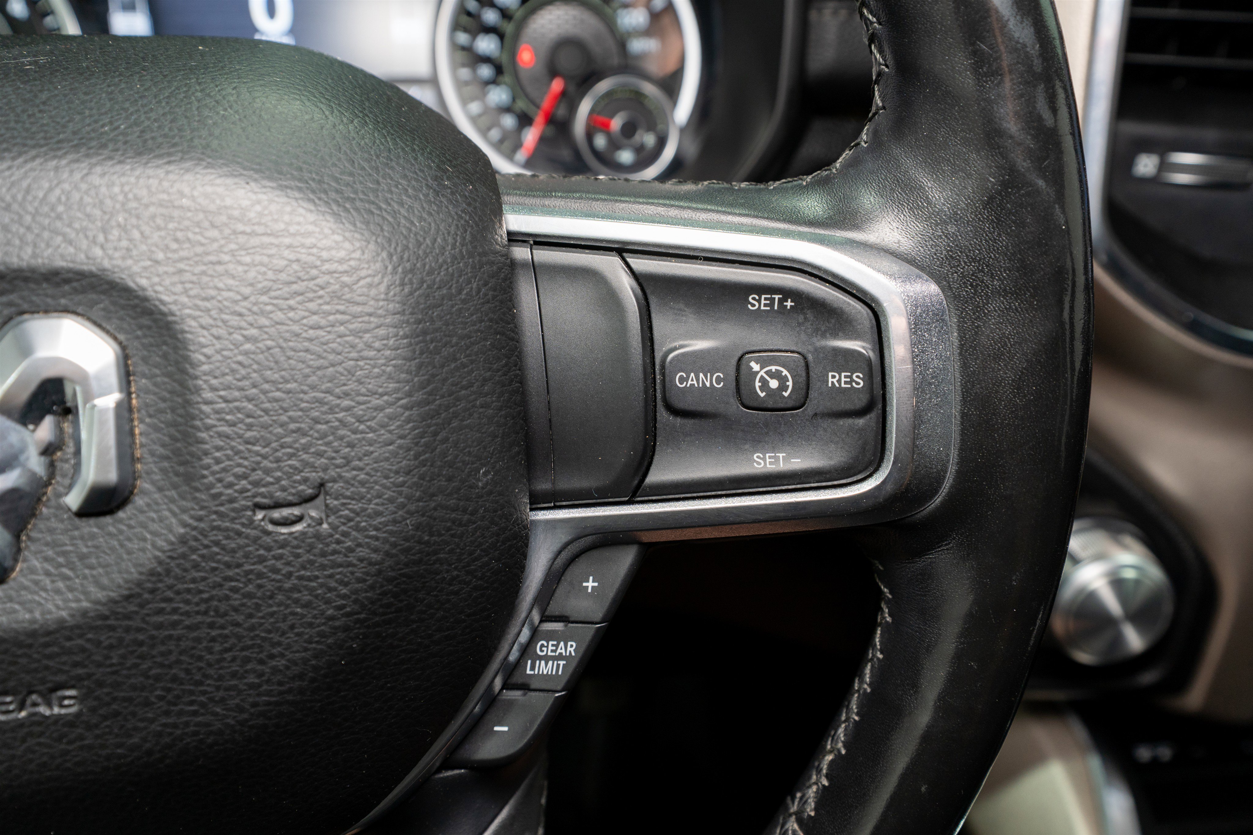 Used 2019 RAM 1500 Laramie AWD/4WD image 30