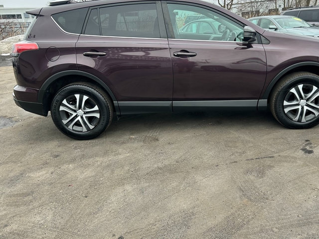 Used 2016 Toyota RAV4 LE AWD/4WD image 2