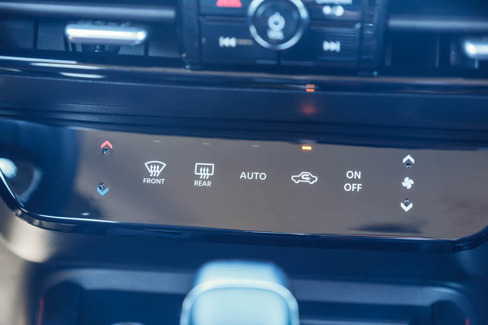 New 2025 Nissan Kicks SR FWD image 16