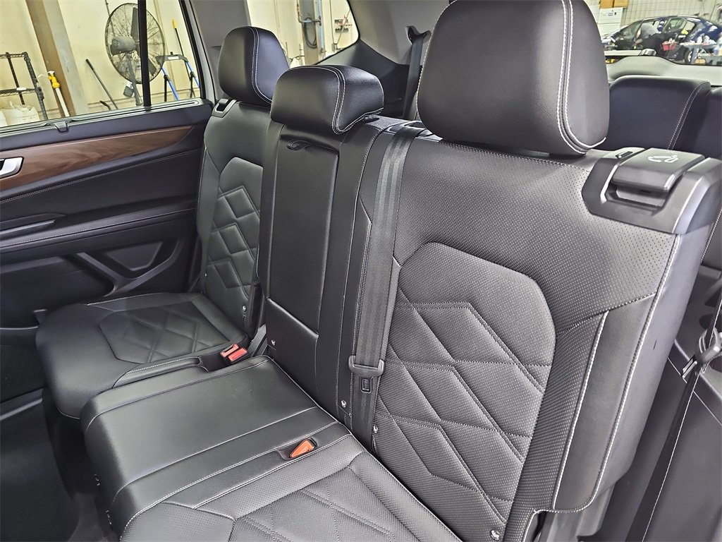 Used 2025 Volkswagen Atlas SE image 14