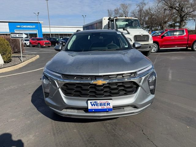 Used 2025 Chevrolet Trax LT w/ Driver Confidence Package image 9