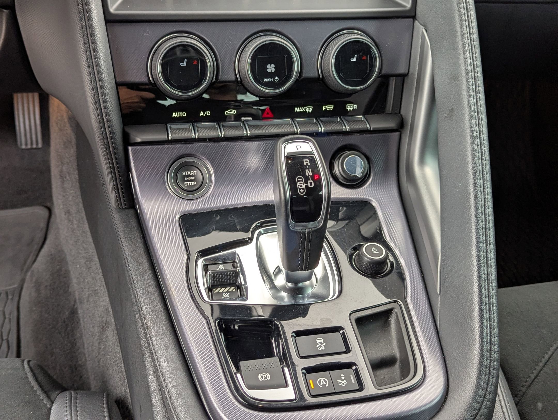 Used 2019 Jaguar F-TYPE Coupe image 18