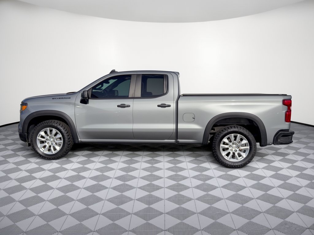 Used 2023 Chevrolet Silverado 1500 Custom RWD image 2