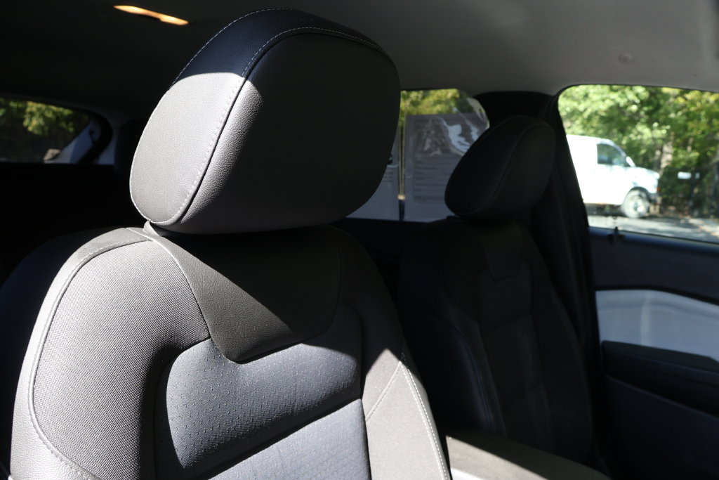 Used 2025 Chevrolet Trax LT FWD image 39
