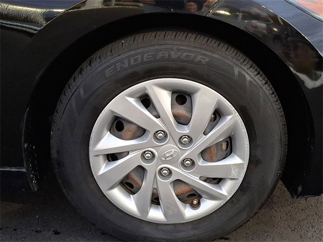 Used 2017 Hyundai Elantra SE w/ Cargo Package image 12