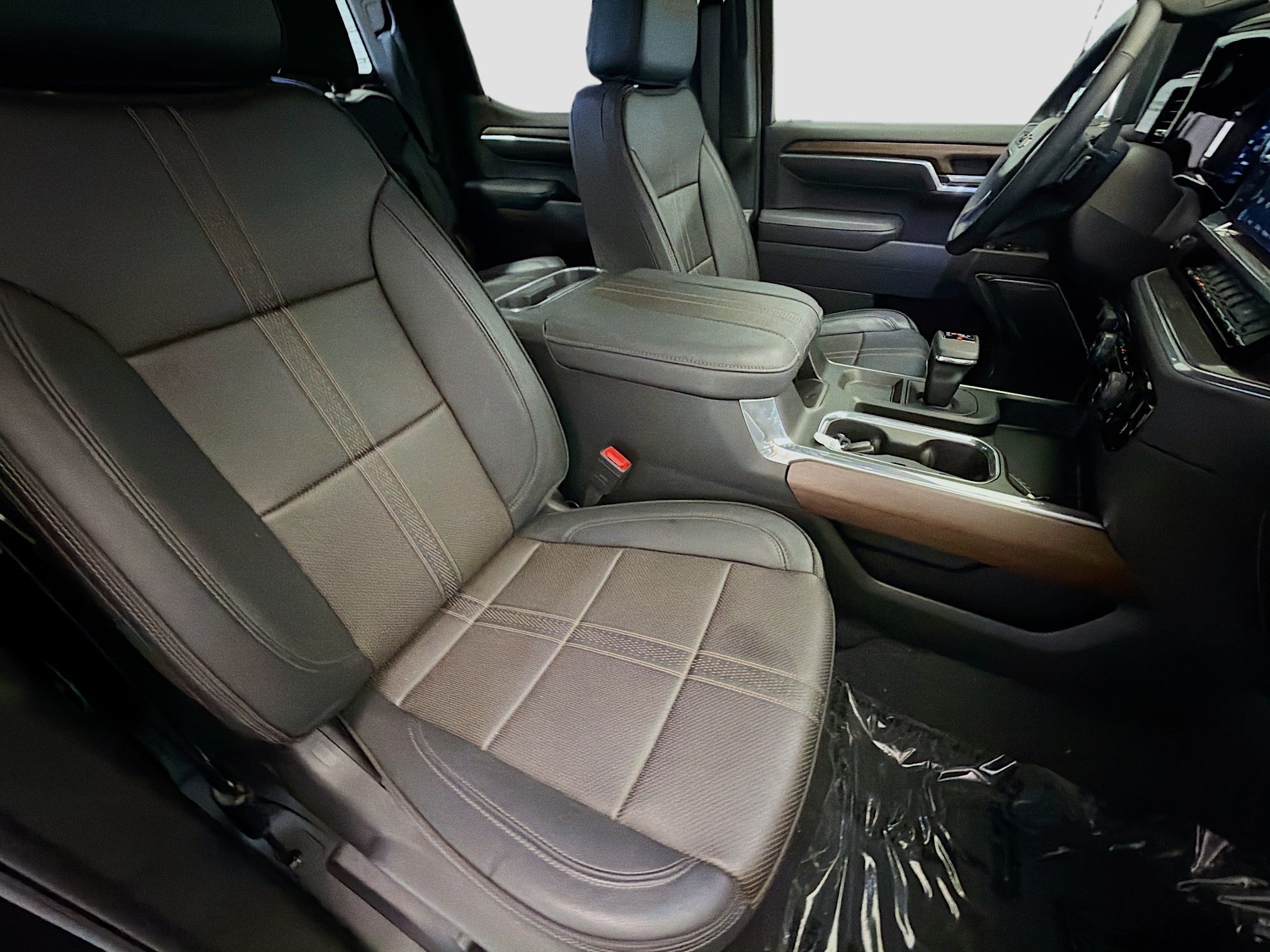 Used 2025 Chevrolet Silverado 1500 High Country w/ High Country Premium Package AWD/4WD image 15