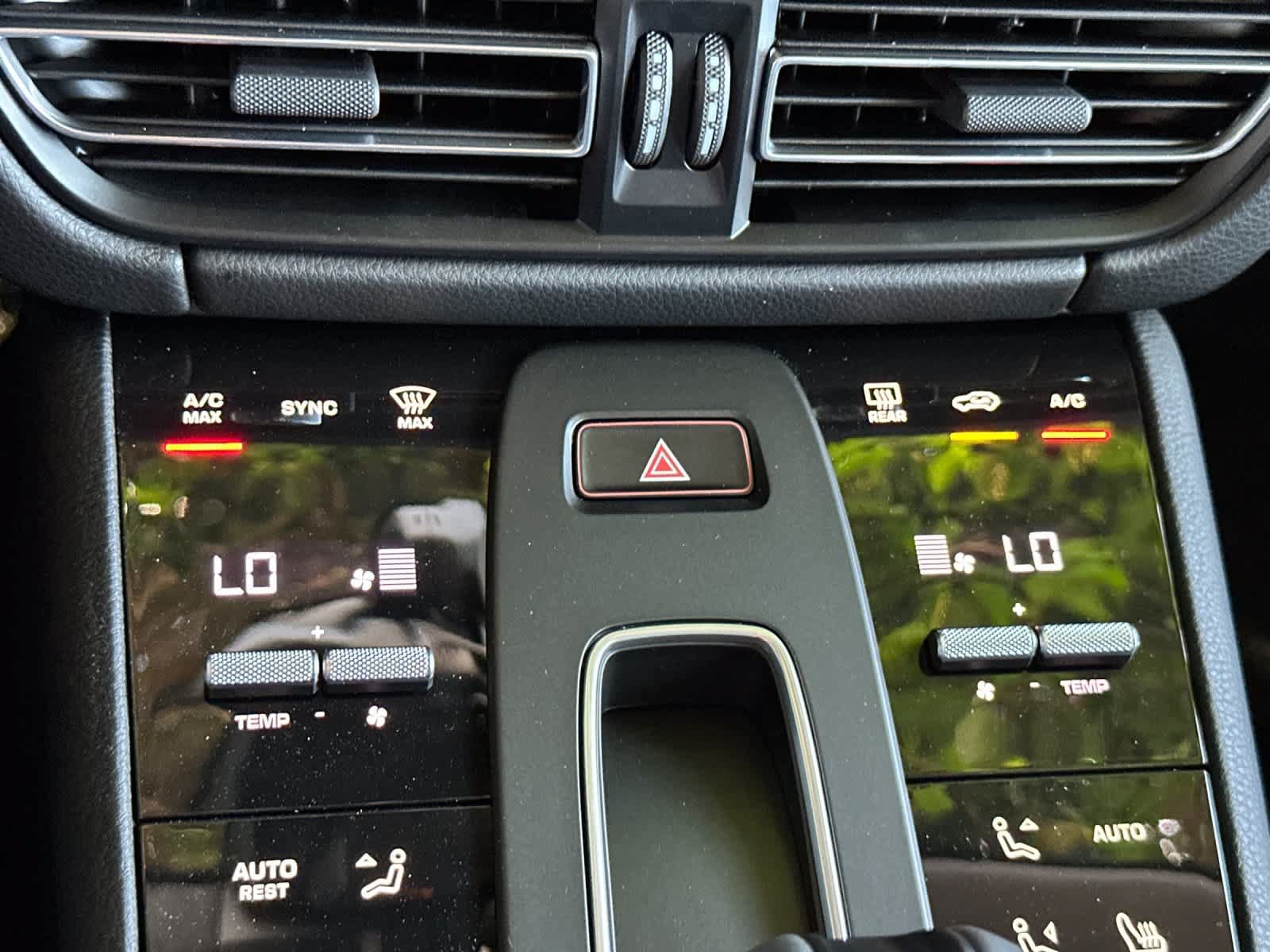 Certified 2025 Porsche Macan AWD/4WD image 23