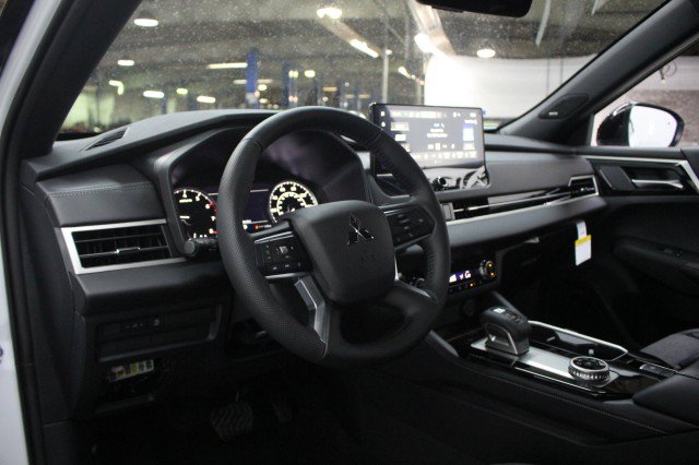 New 2026 Mitsubishi Outlander LE FWD image 5