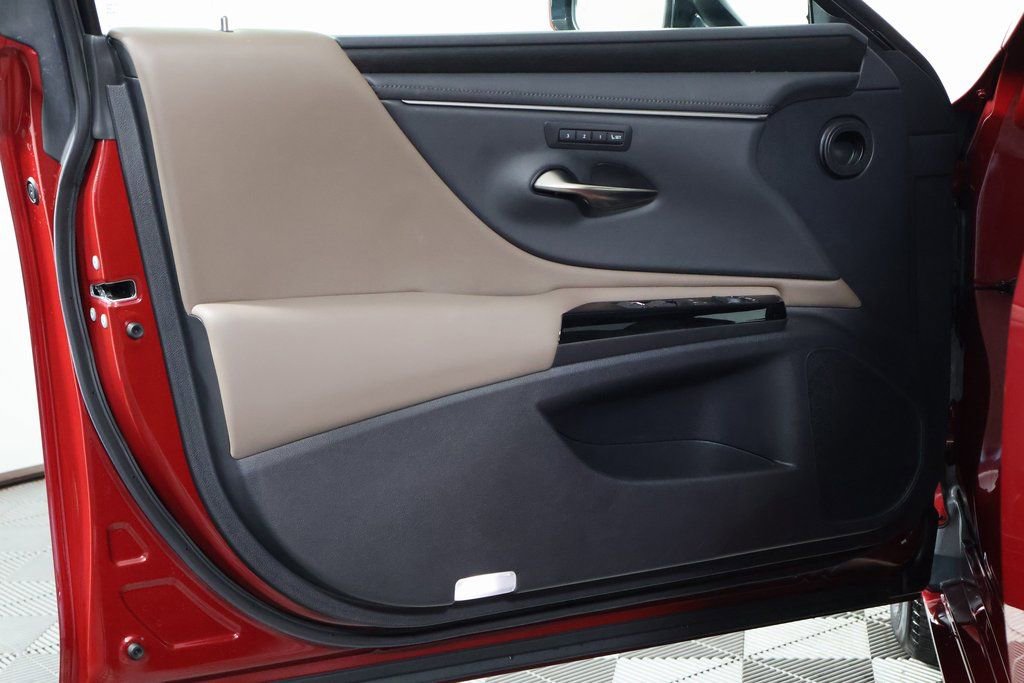 Certified 2025 Lexus ES 300h w/ Premium Package image 12