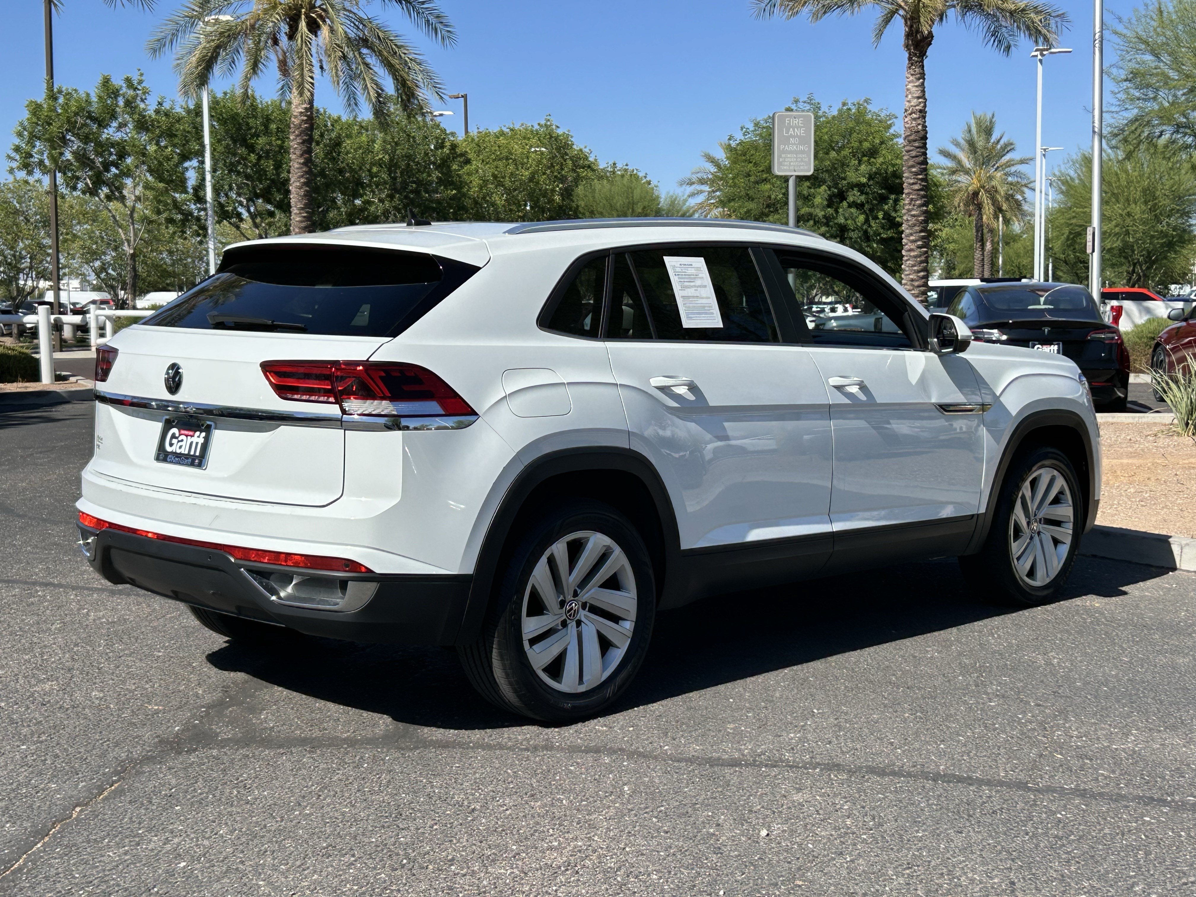 Used 2023 Volkswagen Atlas Cross Sport SE w/ Panoramic Sunroof Package FWD image 4