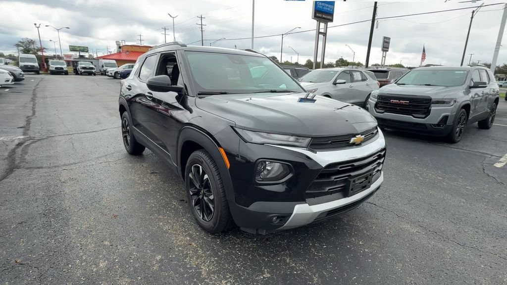 Used 2021 Chevrolet TrailBlazer LT w/ Convenience Package AWD/4WD image 2