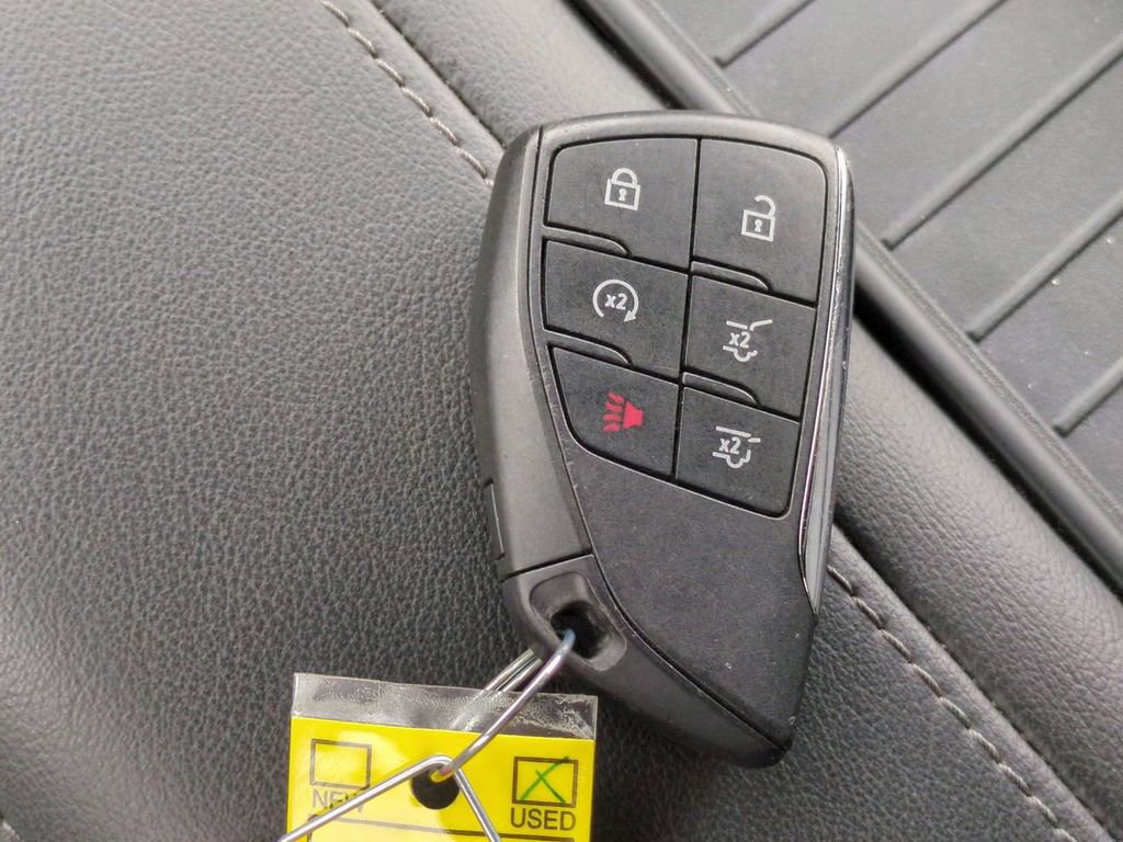 Used 2024 Chevrolet Suburban LT image 30
