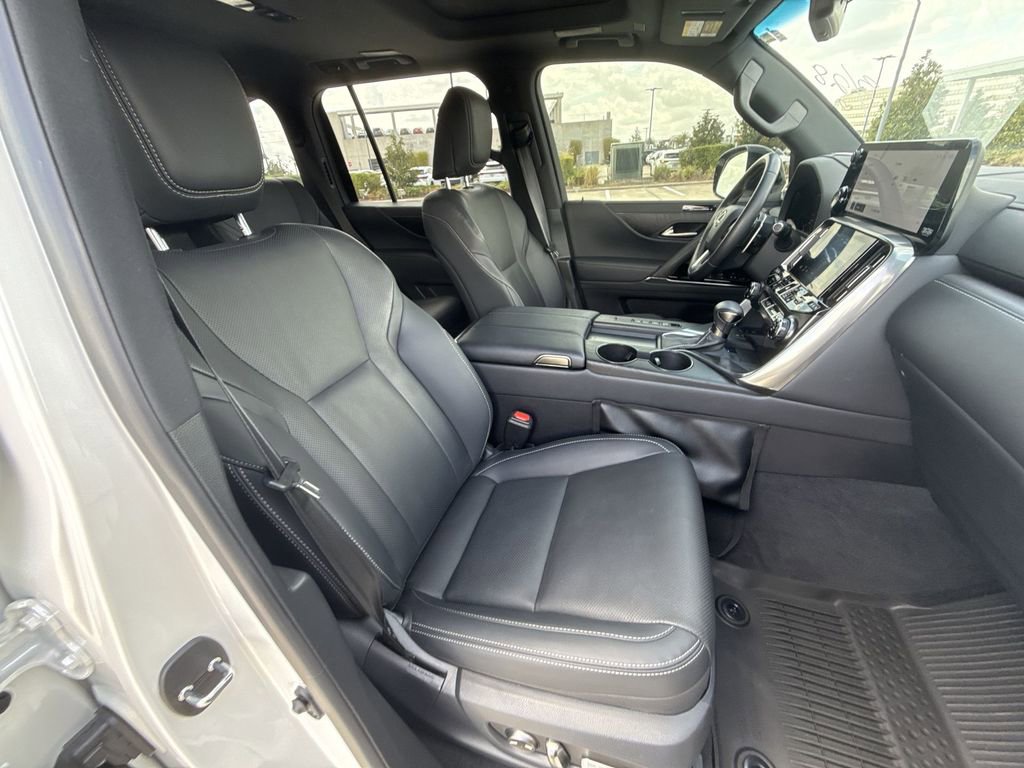 Certified 2024 Lexus LX 600 4WD w/ Appearance Package image 16