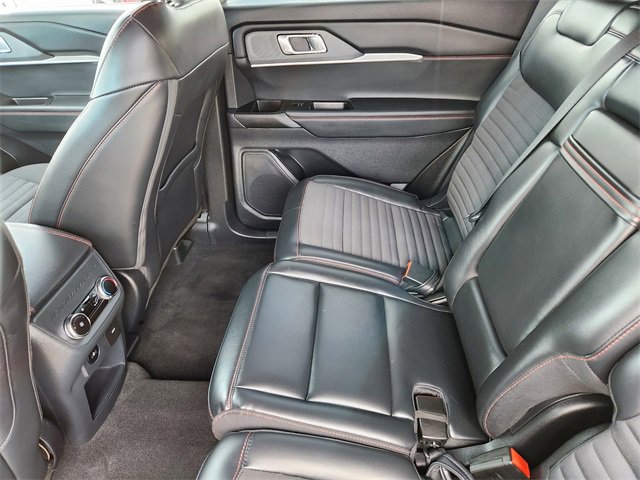 Used 2025 Ford Explorer ST-Line w/ ST-Line Street Pack image 15