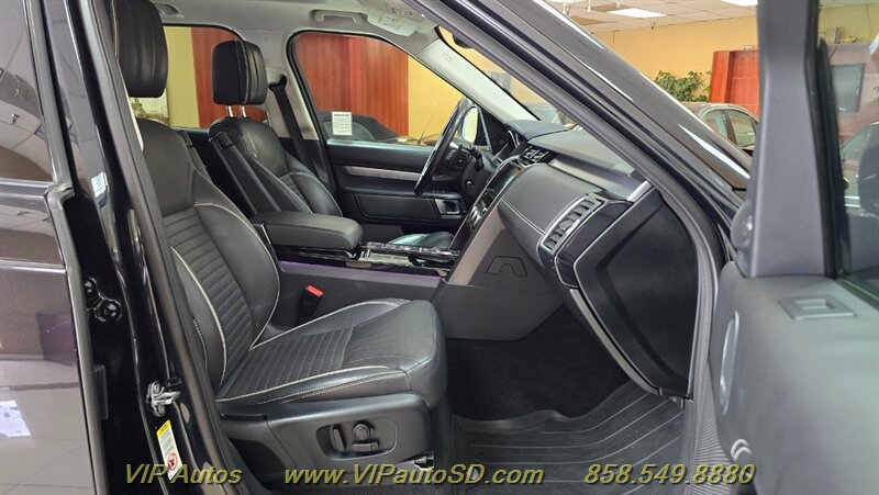 Used 2017 Land Rover Discovery First Edition AWD/4WD image 22