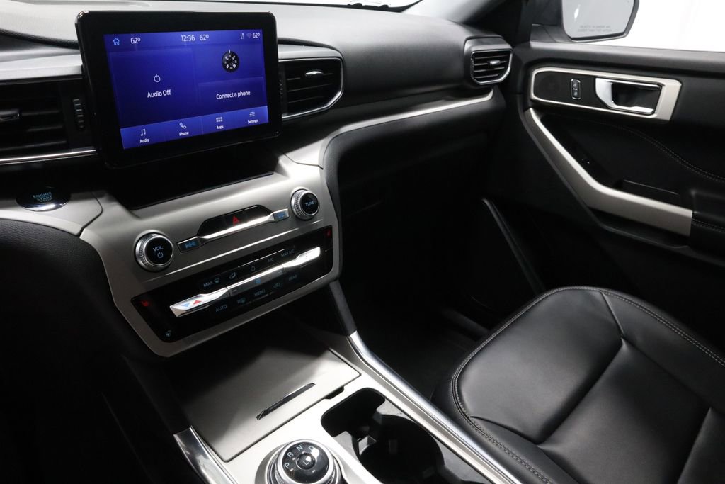 Certified 2022 Ford Explorer XLT w/ Equipment Group 202A image 31