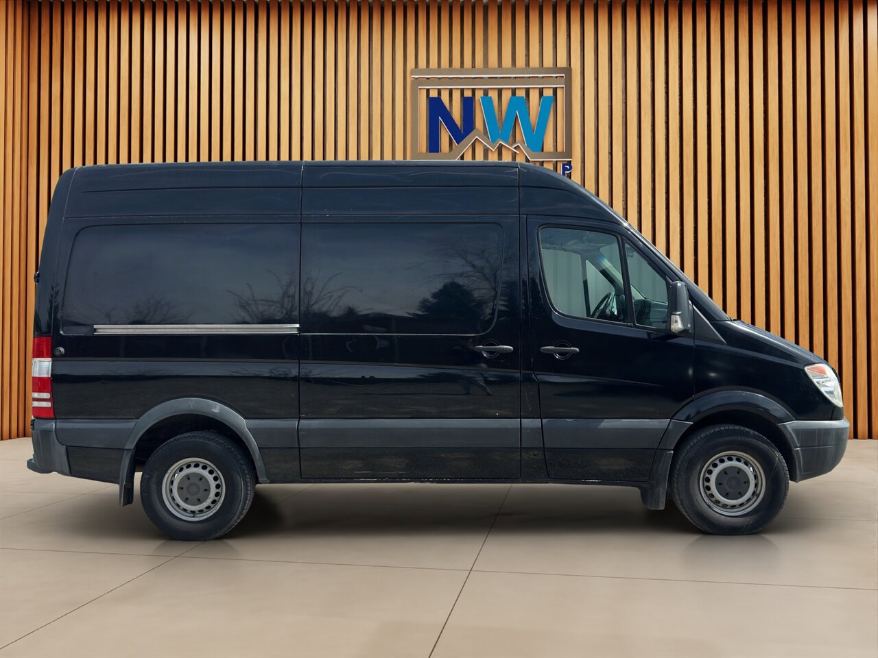 Used 2011 Freightliner Sprinter 2500 image 23
