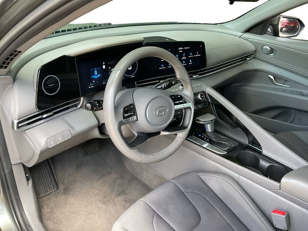 Used 2025 Hyundai Elantra SEL FWD image 18