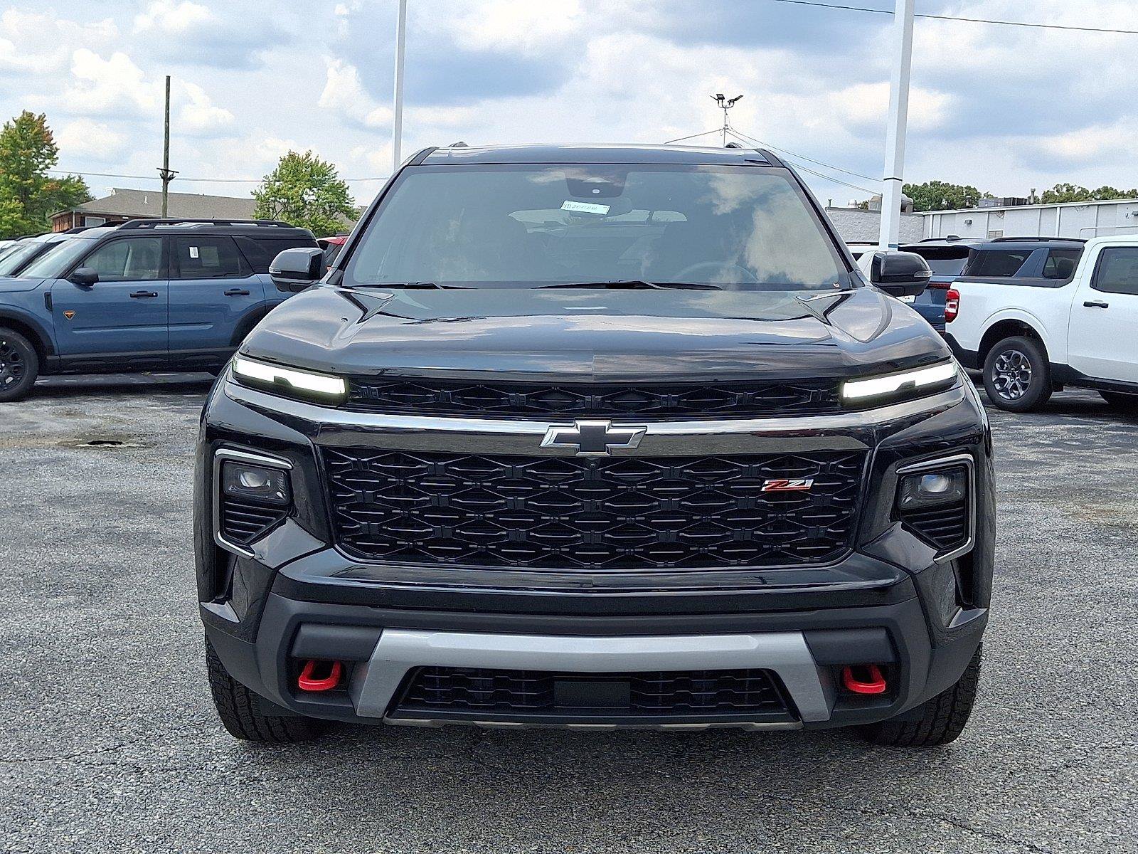 Used 2024 Chevrolet Traverse Z71 AWD/4WD image 2