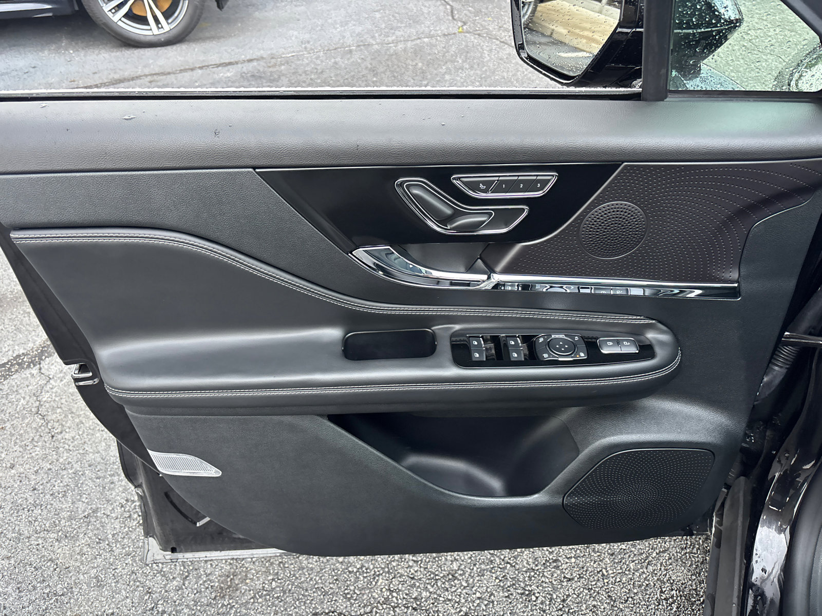 New 2025 Lincoln Corsair Reserve image 11