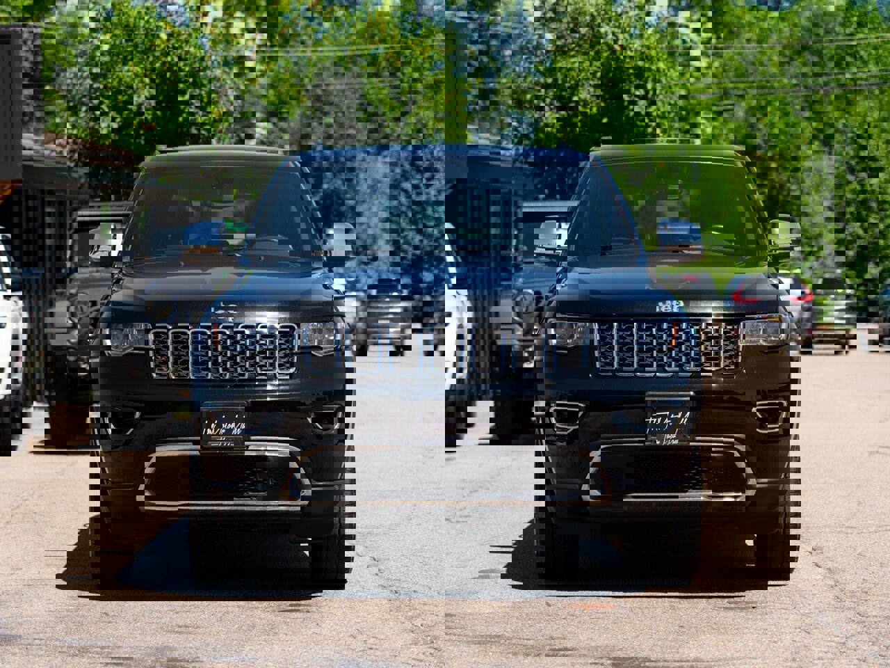 Used 2020 Jeep Grand Cherokee Limited w/ Luxury Group II image 2