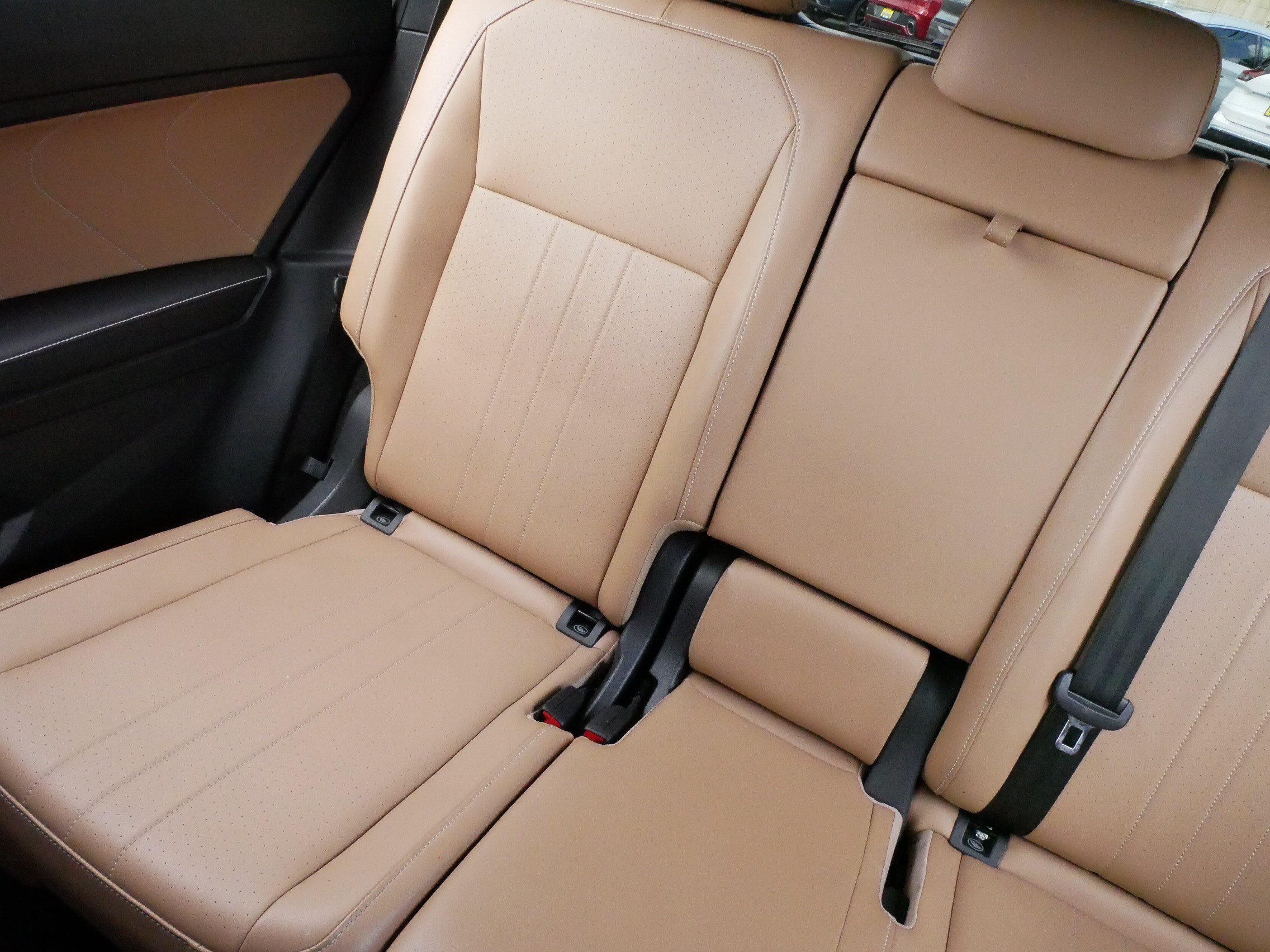 Used 2024 Volkswagen Tiguan SE R-Line AWD/4WD image 12