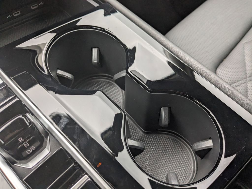 Used 2025 Volkswagen Atlas SE image 22