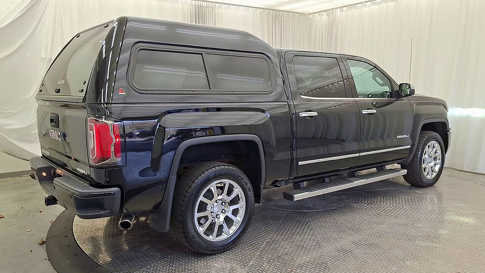 Used 2018 GMC Sierra 1500 Denali AWD/4WD image 3