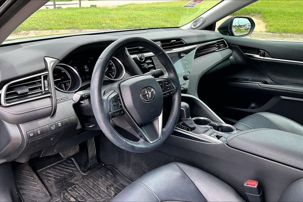 Used 2020 Toyota Camry XLE w/ Sunroof Package FWD image 13