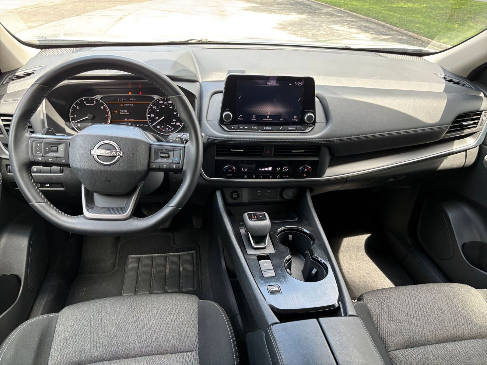 Used 2025 Nissan Rogue SV FWD image 28