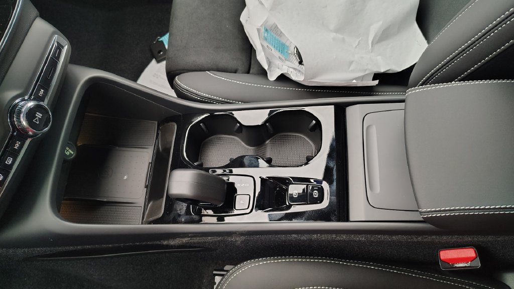 New 2026 Volvo XC40 B5 Ultra w/ Climate Package AWD/4WD image 23