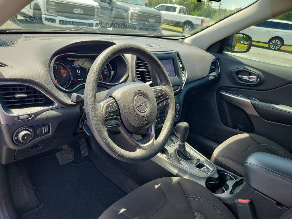Used 2019 Jeep Cherokee Latitude w/ Popular Appearance Group FWD image 18
