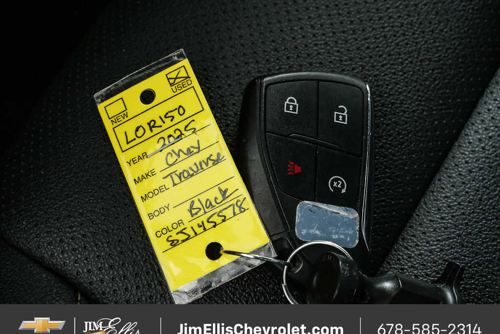 Used 2025 Chevrolet Traverse LT FWD image 39
