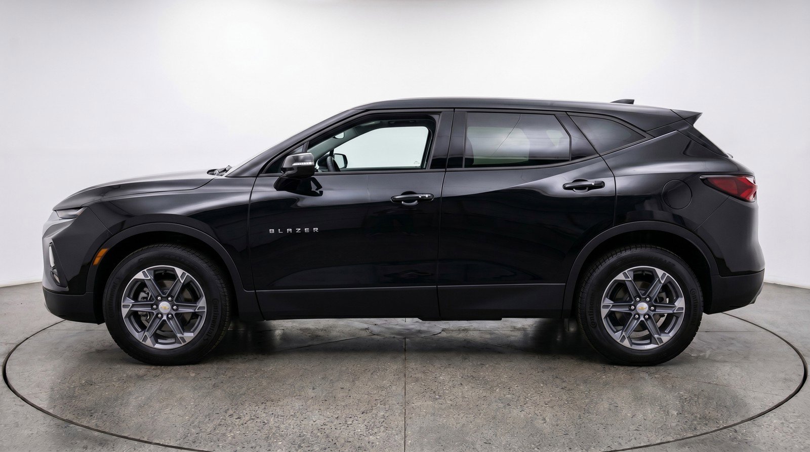 Used 2025 Chevrolet Blazer LT FWD image 5