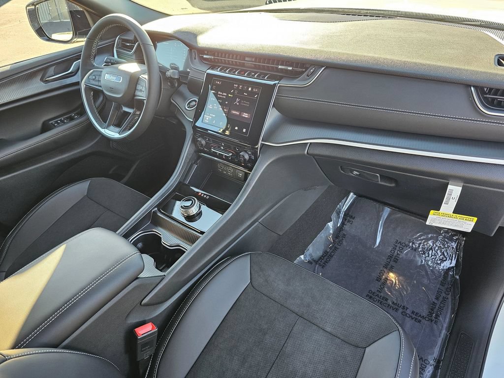 New 2025 Jeep Grand Cherokee Altitude AWD/4WD image 16