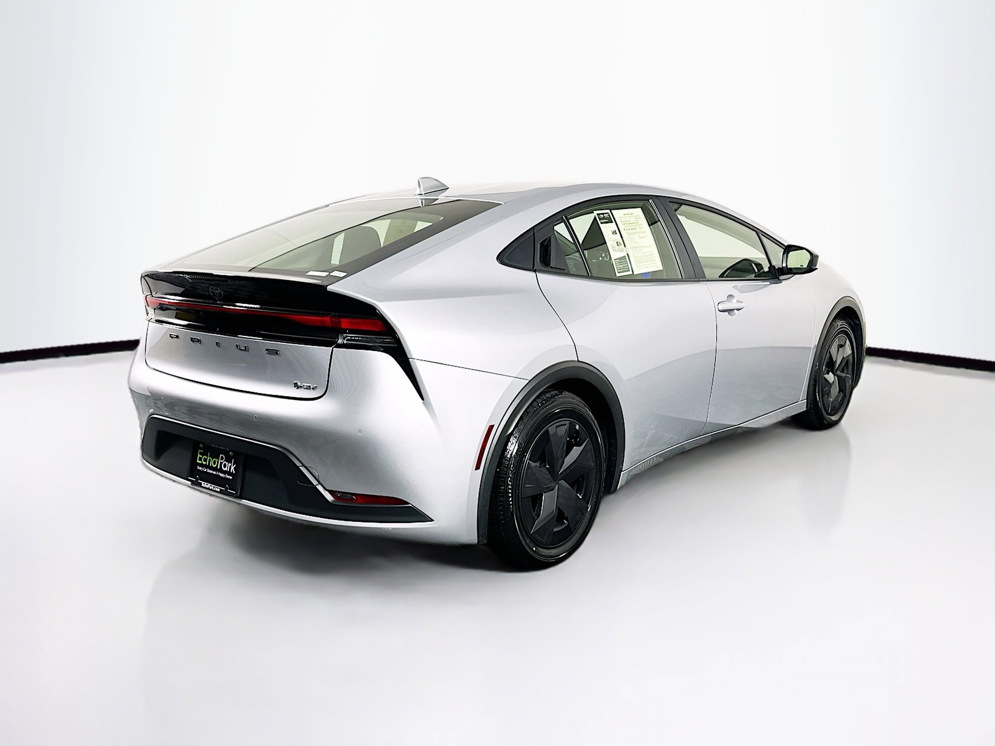 Used 2025 Toyota Prius LE image 9