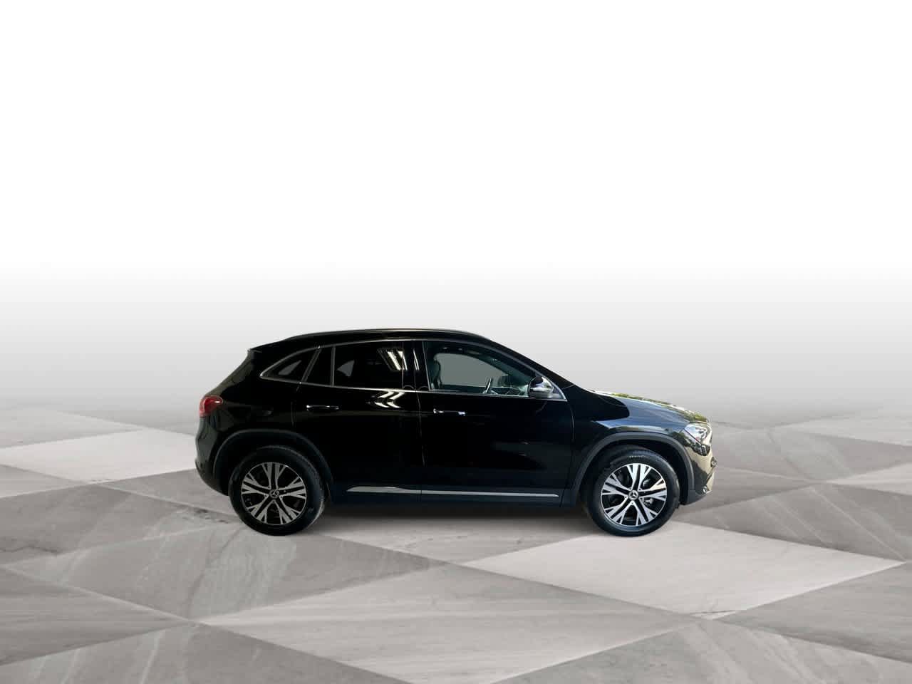 Used 2025 Mercedes-Benz GLA 250 4MATIC w/ Winter Package image 9