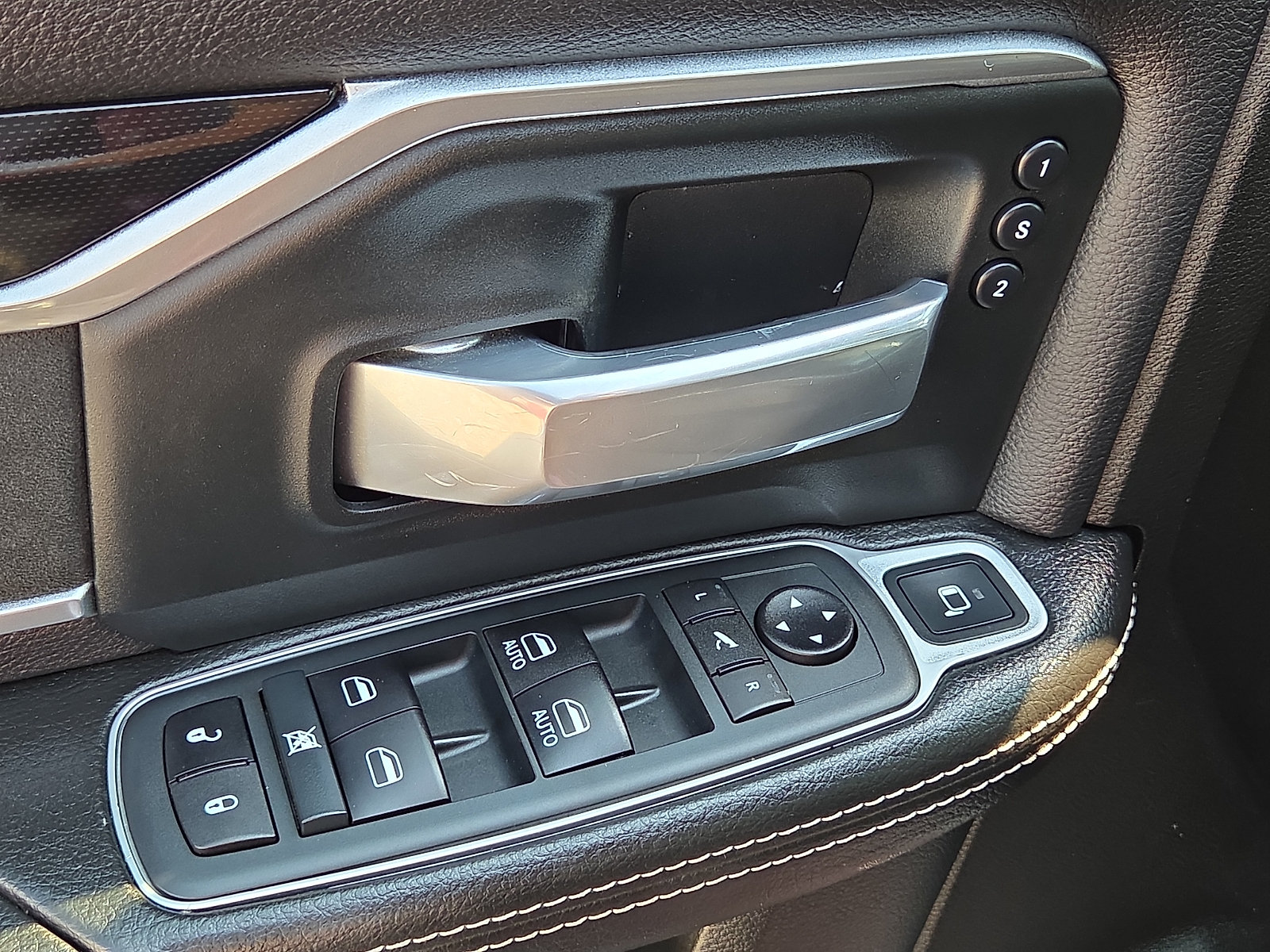 Used 2020 RAM 2500 Laramie w/ Night Edition AWD/4WD image 13
