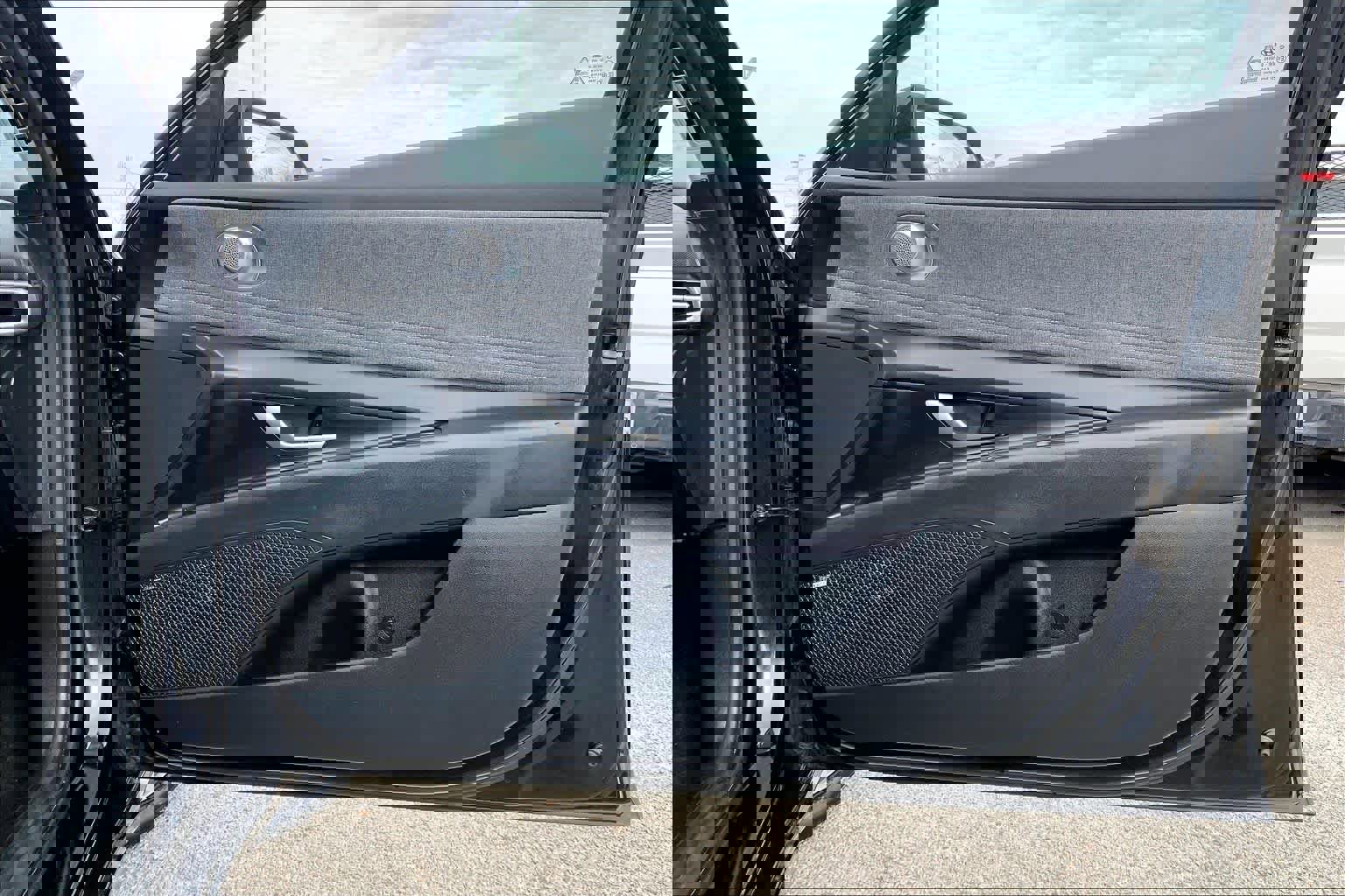 Used 2024 Hyundai Elantra Limited image 22