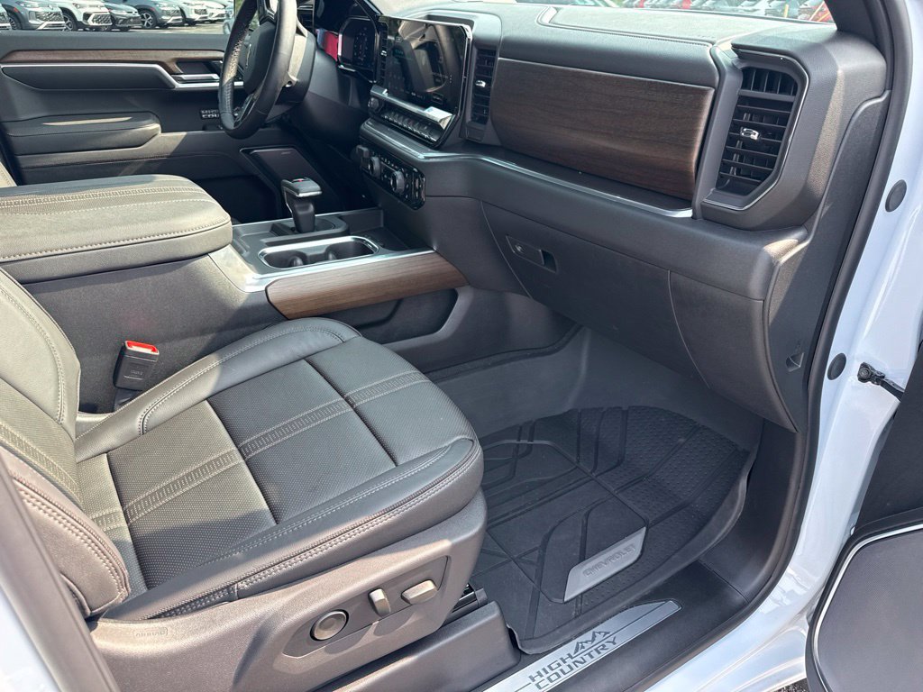 Used 2026 Chevrolet Silverado 1500 High Country AWD/4WD image 17