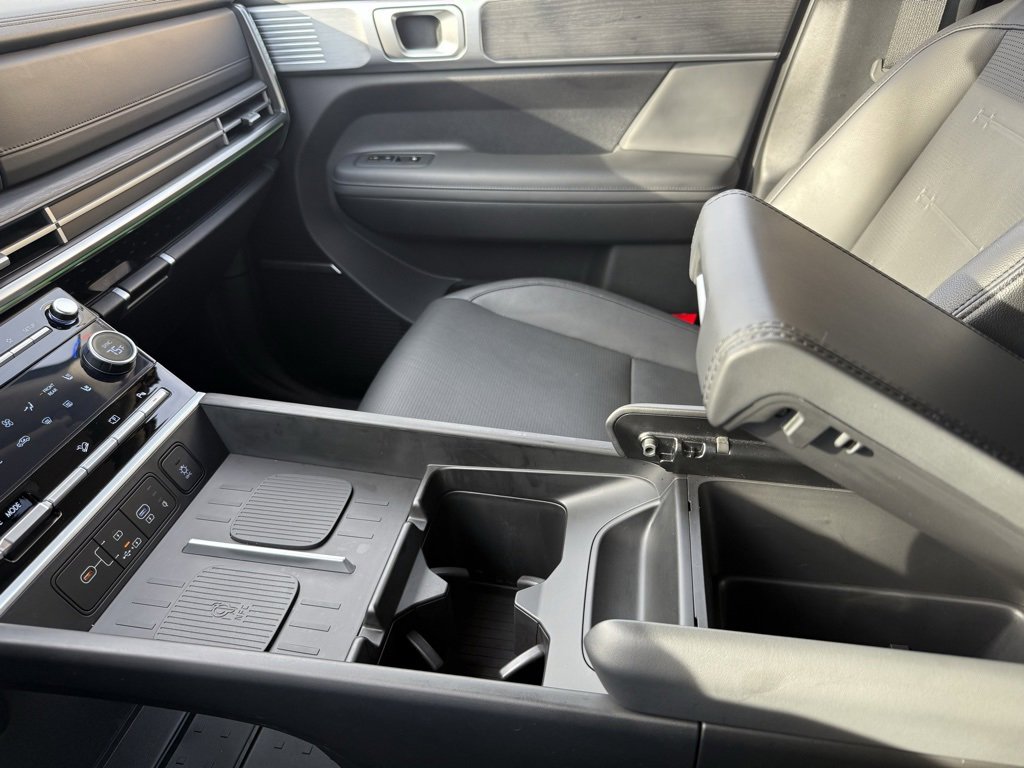 Used 2025 Hyundai Santa Fe Limited image 19