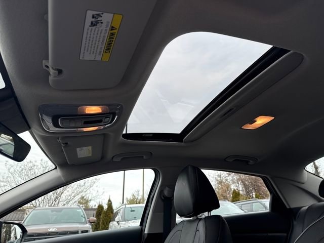 Certified 2021 Hyundai Elantra Limited w/ Cargo Package image 21