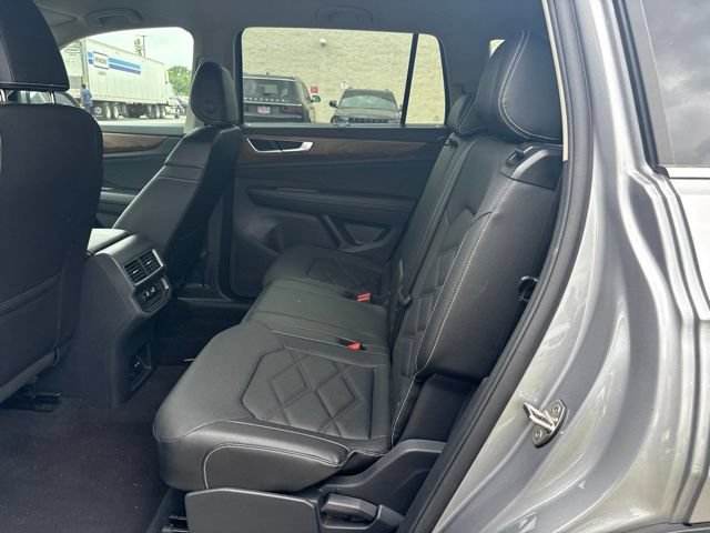 Used 2025 Volkswagen Atlas SE FWD image 16