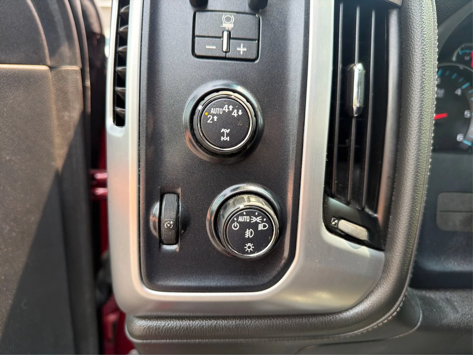 Used 2018 GMC Sierra 1500 SLE w/ SLE Value Package AWD/4WD image 21