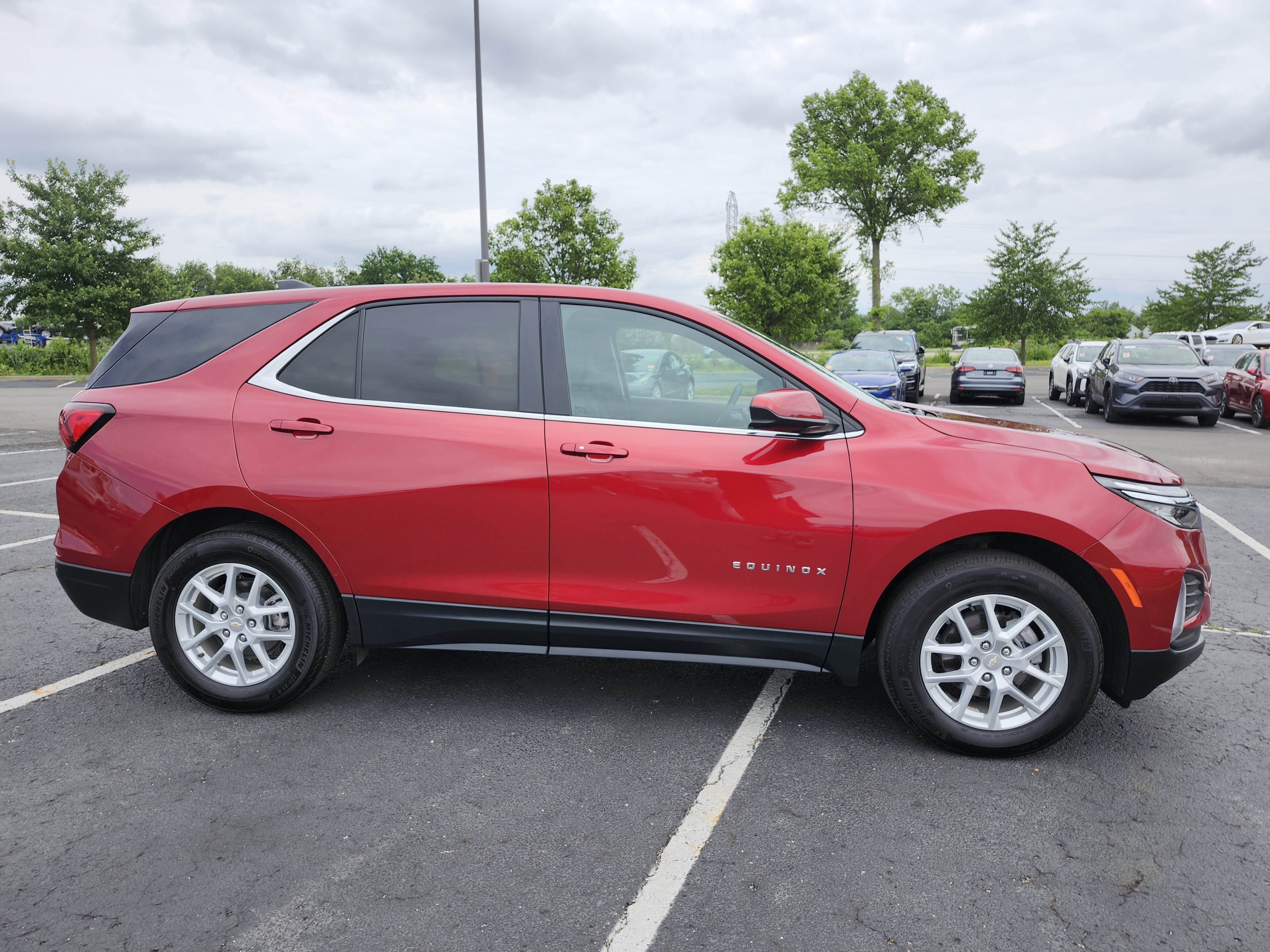 Used 2024 Chevrolet Equinox LT FWD image 18