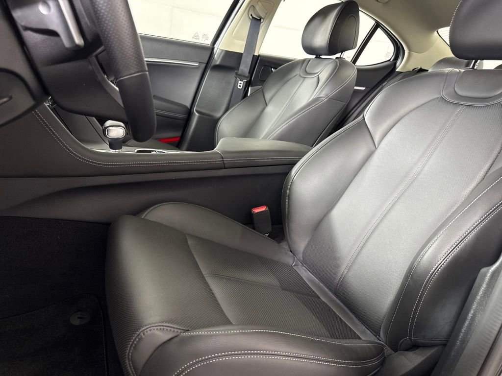 New 2025 Genesis G70 2.5T image 13