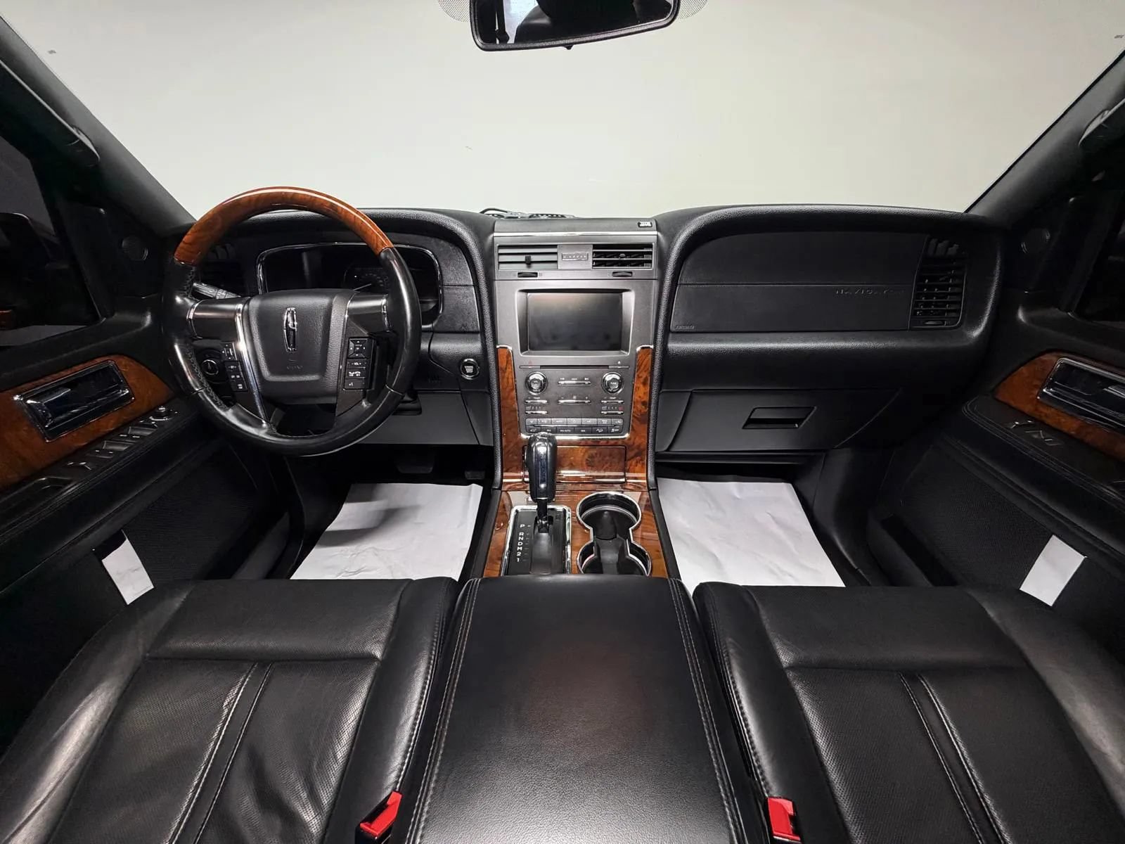 Used 2015 Lincoln Navigator 4WD image 24
