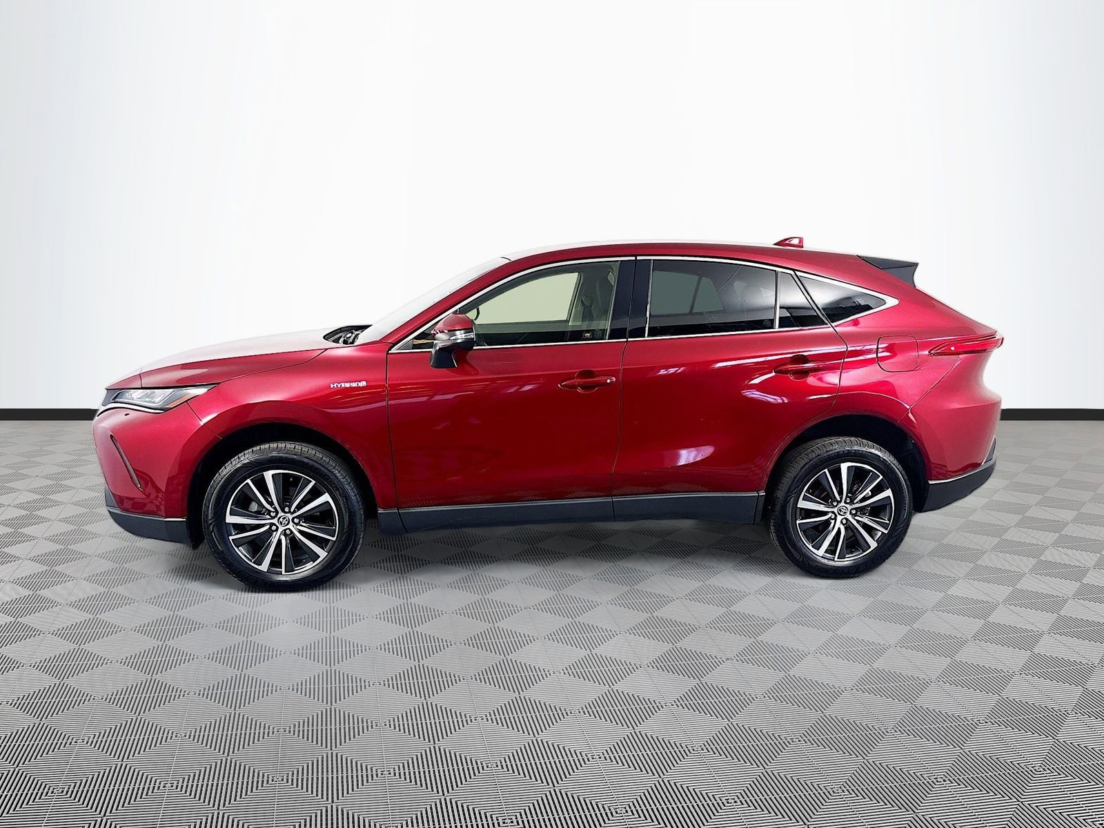 Used 2021 Toyota Venza LE AWD/4WD image 4