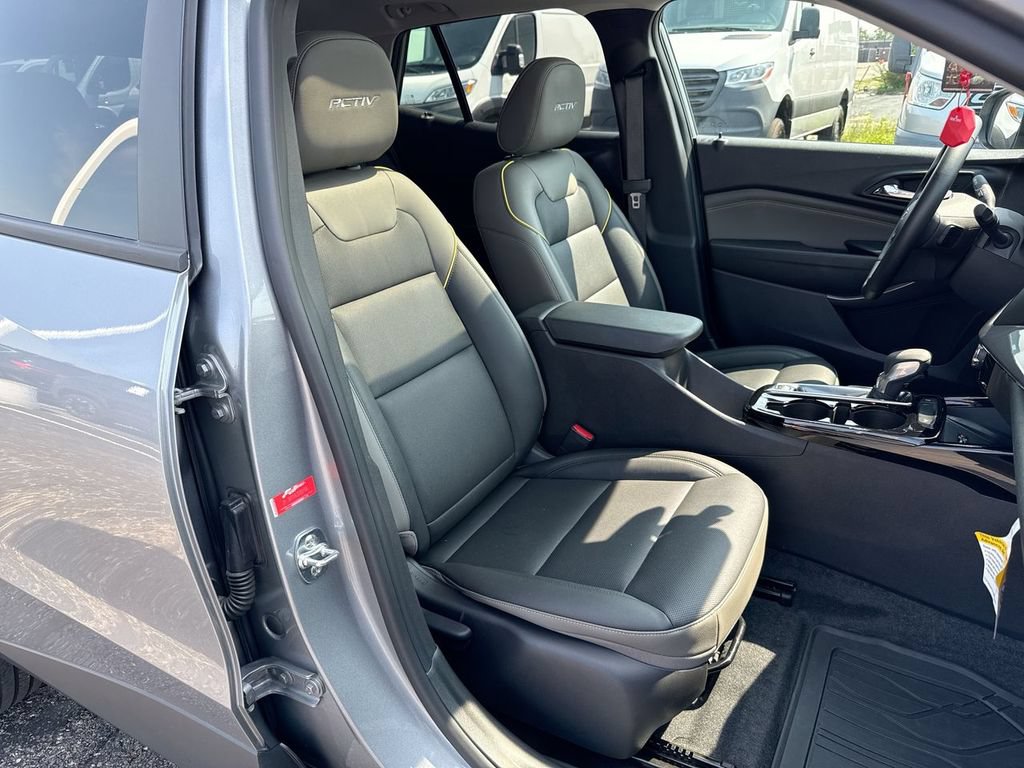 Used 2025 Chevrolet Trax ACTIV w/ Sunroof Package FWD image 24