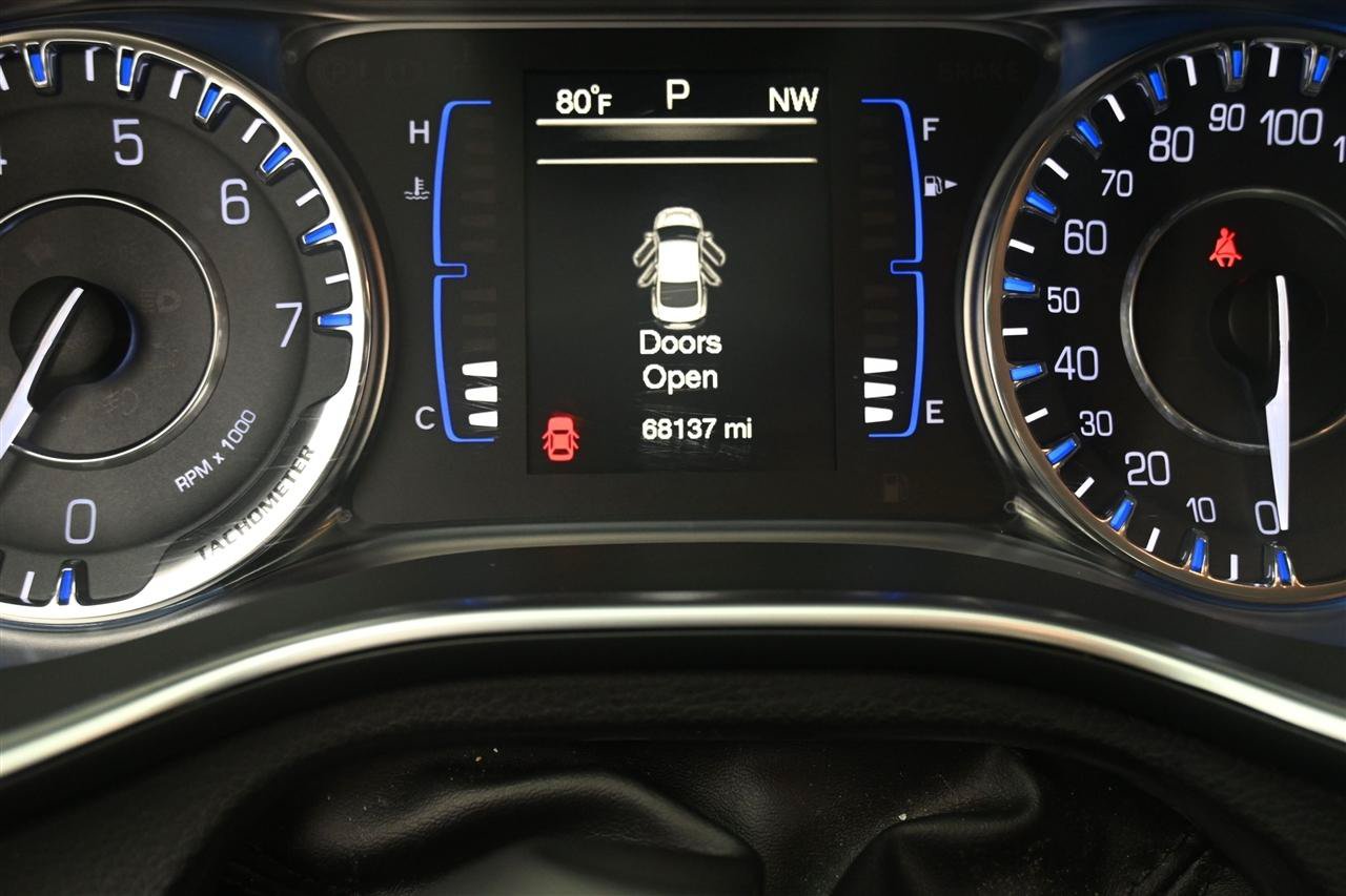 Used 2017 Chrysler 200 Limited Platinum w/ Comfort & Convenience Group FWD image 13